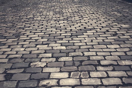 Jak udržet zámkovou dlažbu jako novou: Nejlepší nástroje a tipy